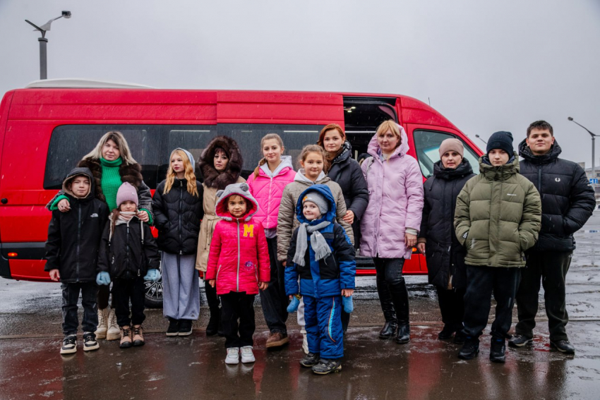 Пять семей погибших героев СВО из ЛНР отправились в Сочи на реабилитацию