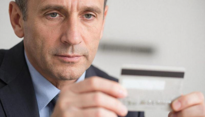 На 6 лет может сесть луганчанин за найденную банковскую карту