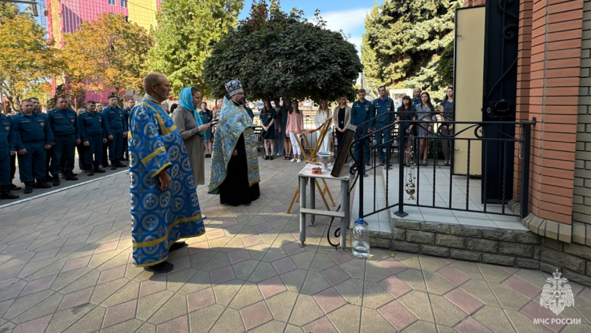 В Луганске прошло богослужение в честь иконы Божией Матери «Неопалимая Купина»