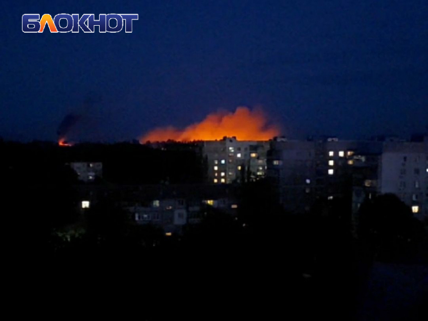 Луганск обстреляли кассетными боеприпасами, на месте «прилета» пожар