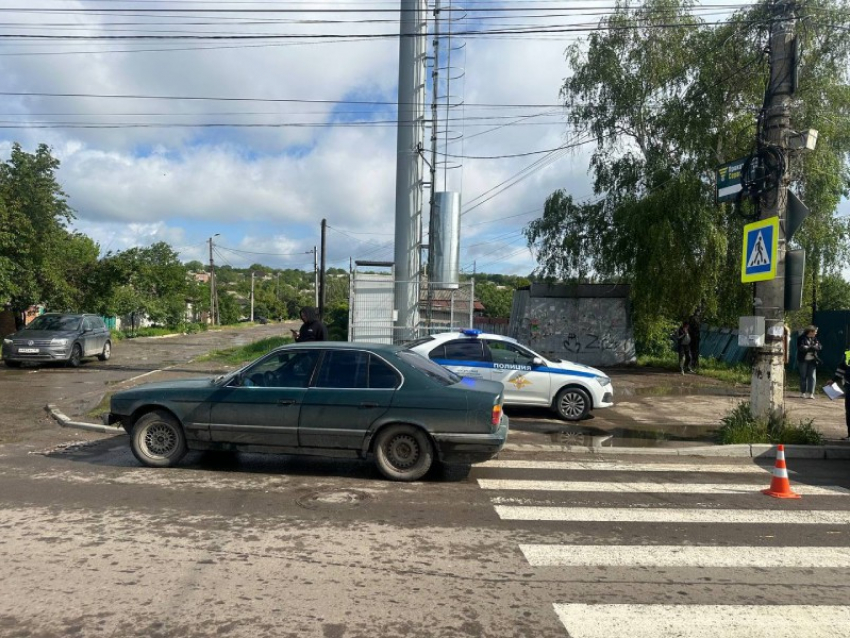 В Луганске водитель сбил женщину с ребенком на пешеходном переходе