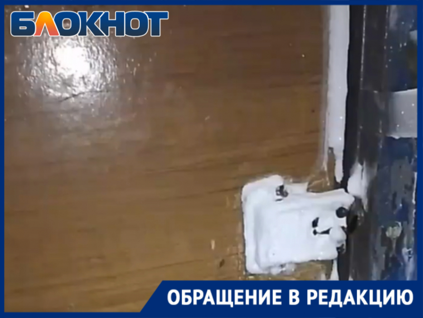 Коммунальщики бросили замерзать замурованных льдом жителей многоэтажки в Луганске