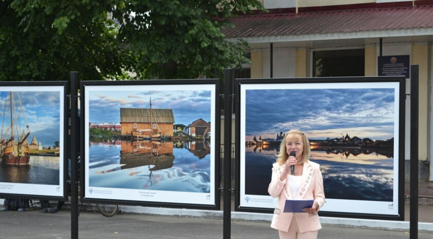 Всем врагам назло процветает культура Луганщины: республике передали фото для уличной выставки