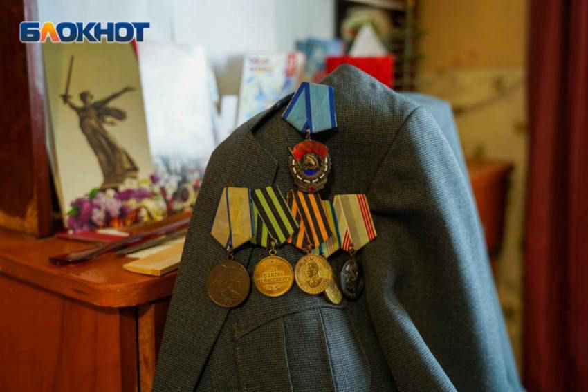 Ветеранам в ЛНР начали вручать денежную помощь ко Дню Победы на дому