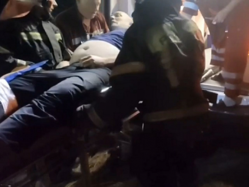 Мужчина упал в трехметровую траншею в Красном Луче ЛНР