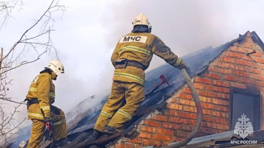 Один человек погиб в пожаре, четырех эвакуировали 9 декабря в ЛНР