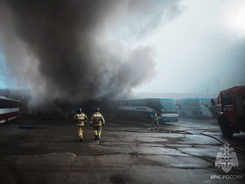 В Красном Луче ЛНР горело транспортное депо, есть пострадавший