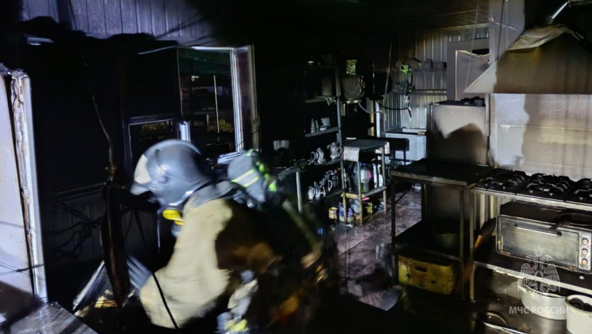 Луганское кафе вспыхнуло из-за короткого замыкания проводки холодильника