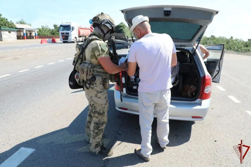 На блокпостах ЛНР за месяц изъяли оружие, боеприпасы и наркотики