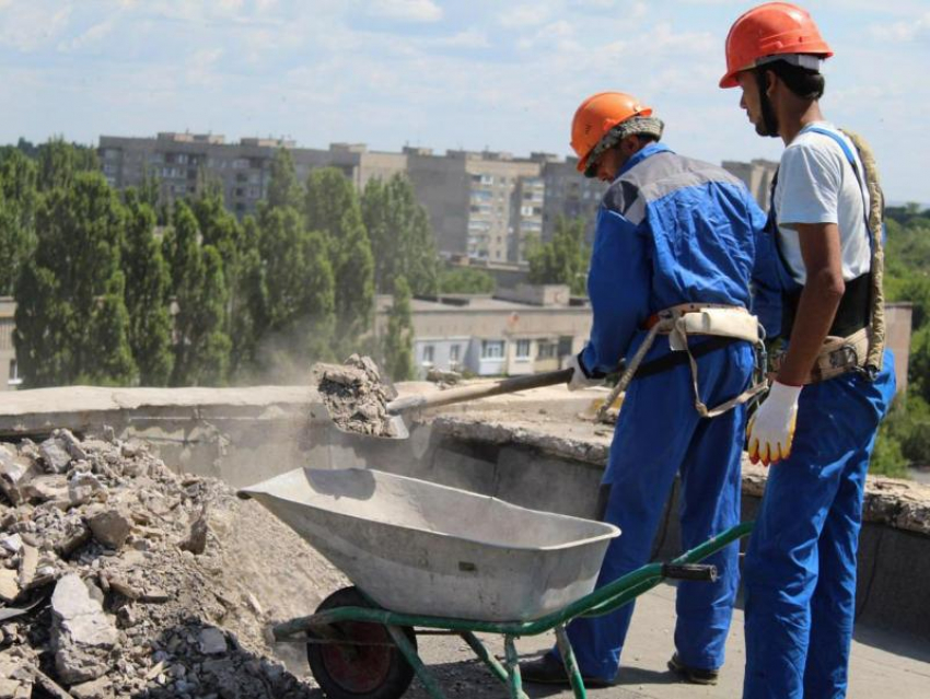 В Кировске начался ремонт кровель пяти многоквартирных домов 