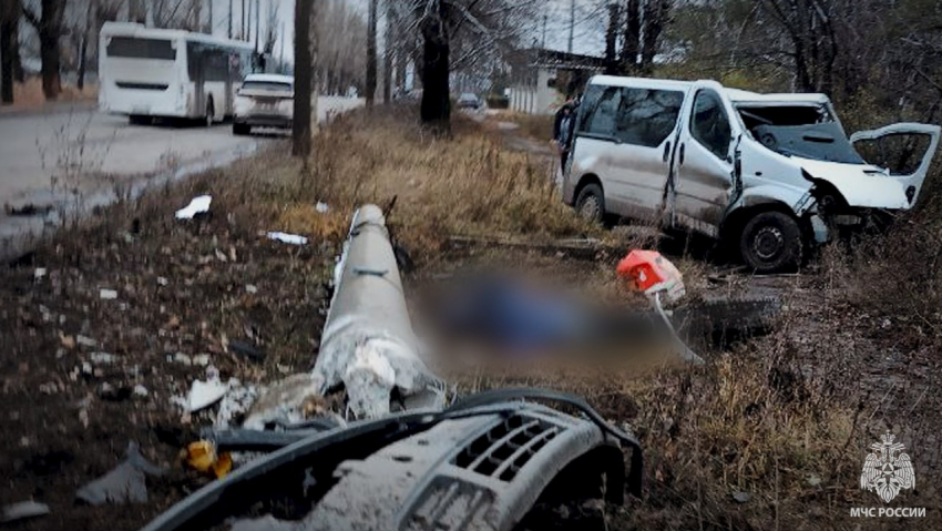 В ЛНР водитель не выжил после встречи с бетонной электроопорой, а 15-летний пешеход – с двумя авто