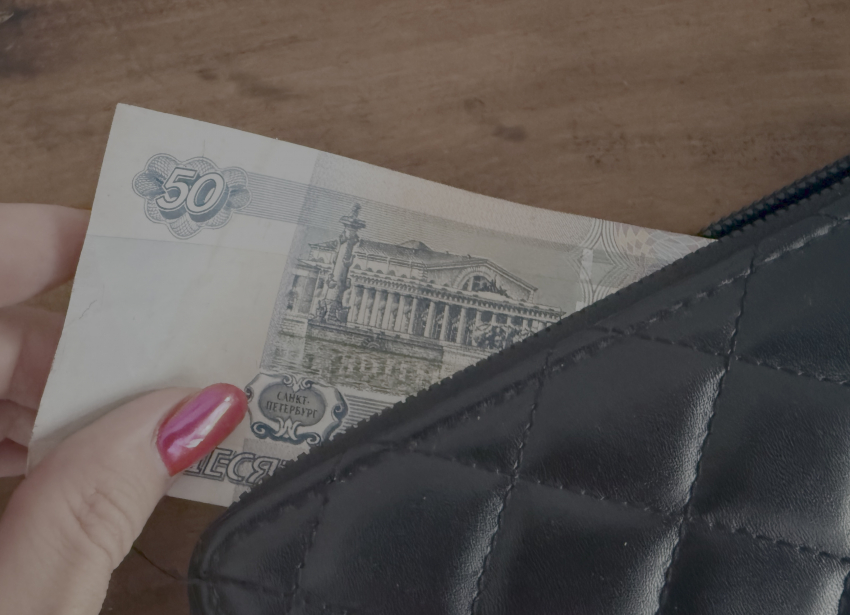 В Первомайске ЛНР аферисты отобрали 10 млн рублей у матери бойца СВО