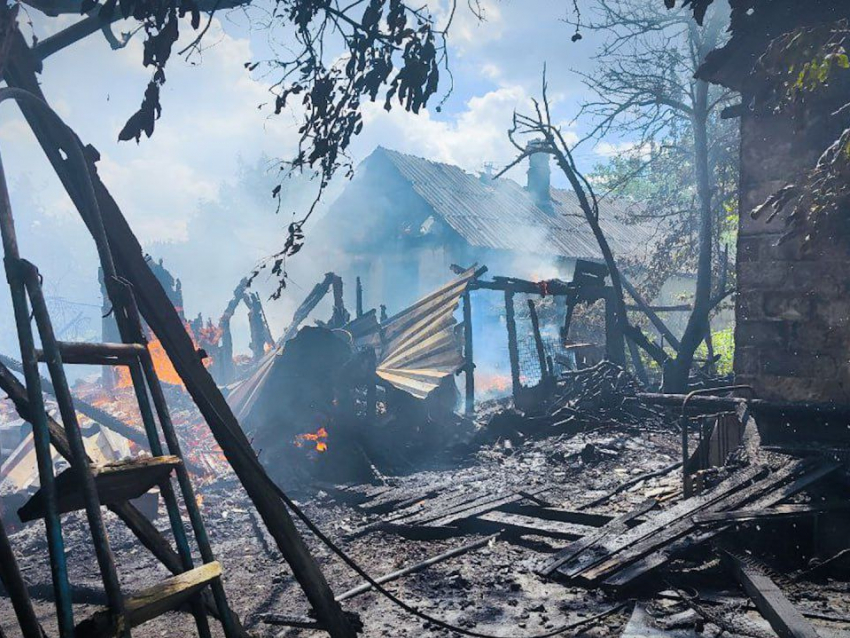 Пожар лишил семью пенсионеров крыши над головой в Червонопартизанске ЛНР