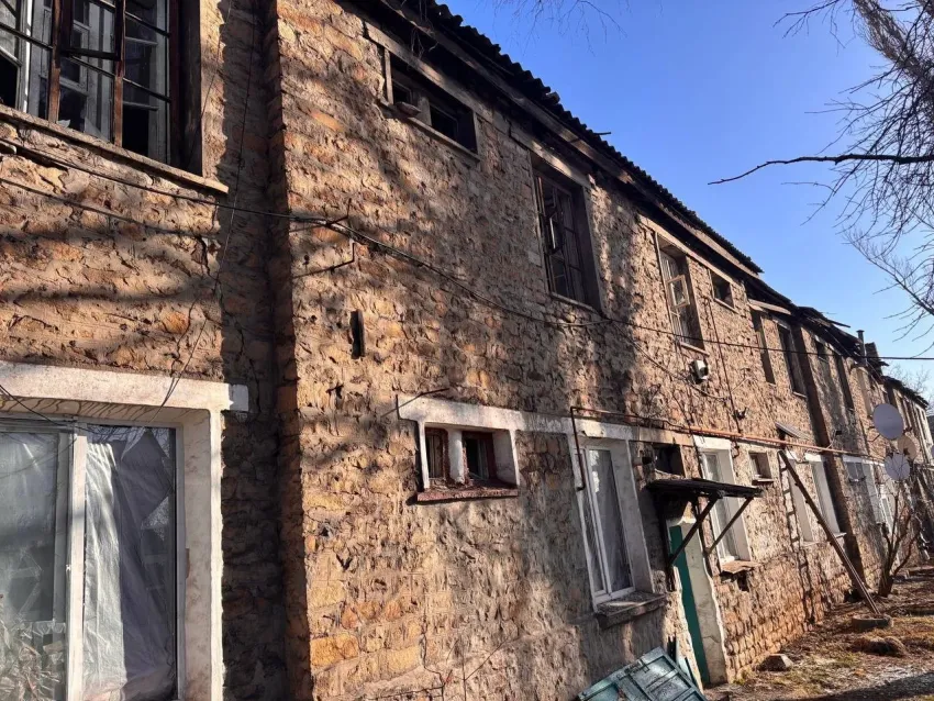 ВСУ ударили по жилому дому в Перевальске ЛНР