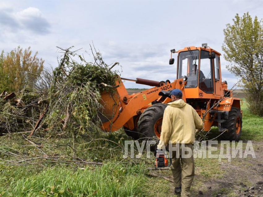 Началась расчистка русла реки Луганчик в Краснодонском районе ЛНР