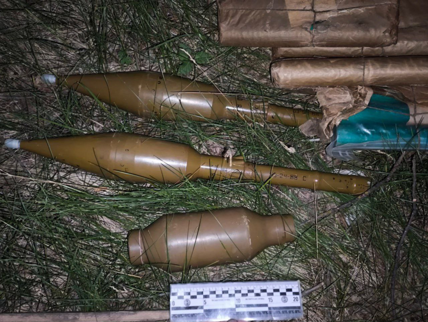 Опять двадцать пять: в Луганске найден свежий схрон с оружием