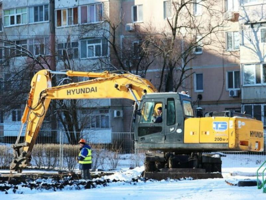 Теплотрассу к восстанавливаемой школе Луганска заменили специалисты из Москвы 