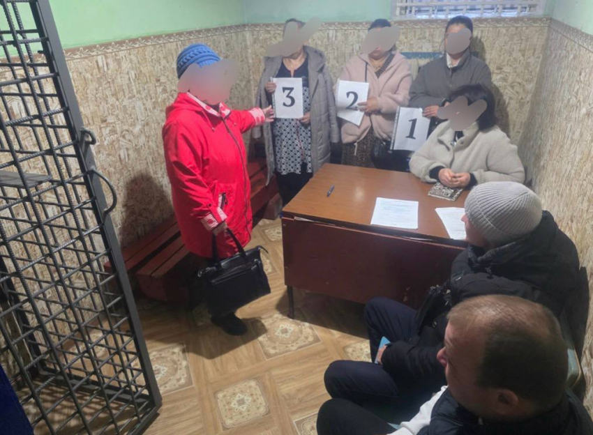 «Ясновидящие» на доверии: в Свердловске ЛНР поймали семью мошенников