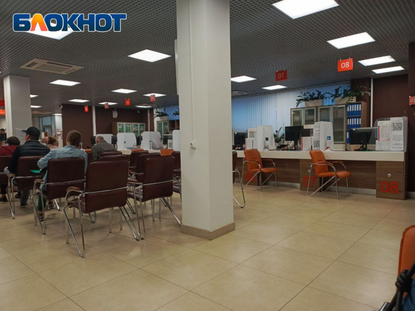 Жителям ЛНР рассказали, кого нужно пропускать в очереди в МФЦ