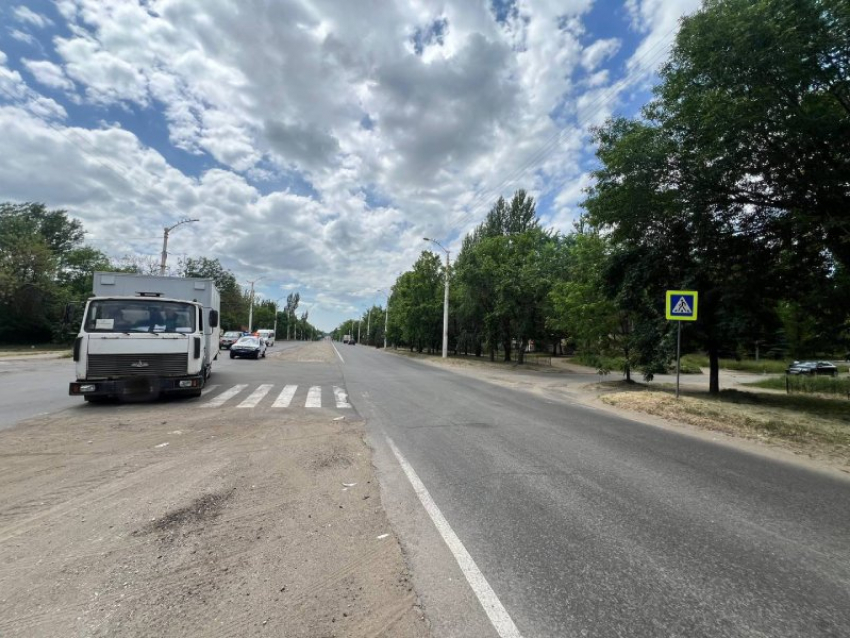 Несовершеннолетнюю девочку сбили на пешеходном переходе в Стаханове ЛНР