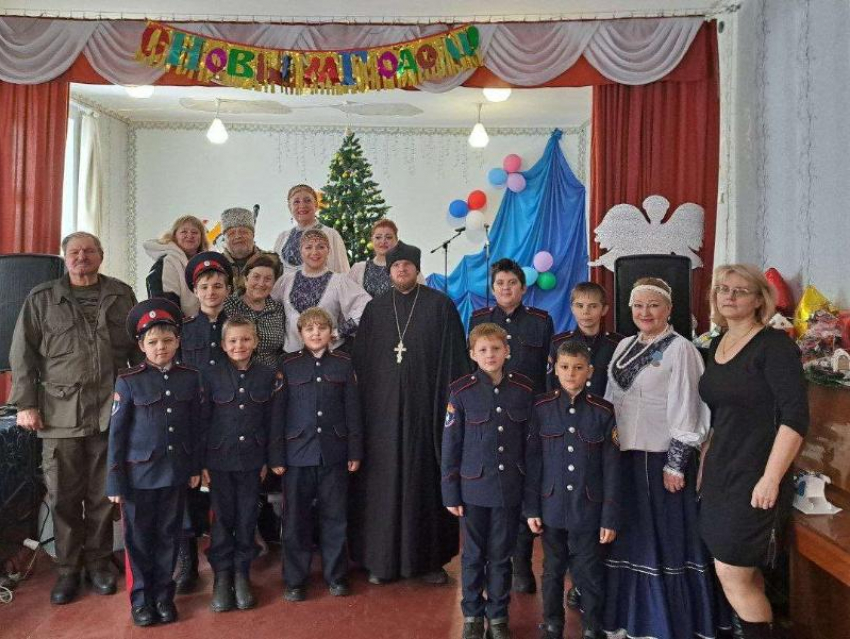 К ученикам Станично-Луганской школы ЛНР приехали гости из Ставропольского края 