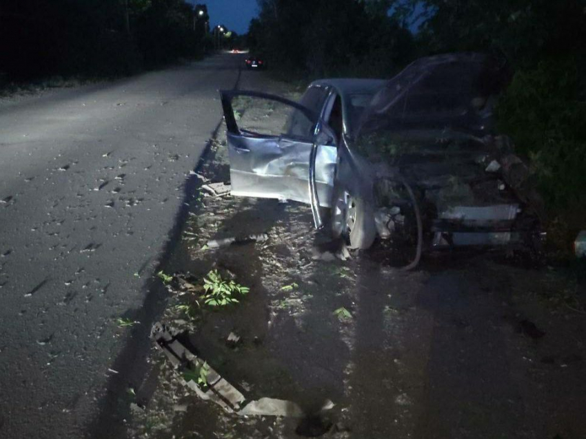 В Красном Луче ЛНР мужчина погиб в ДТП, врезавшись в дерево