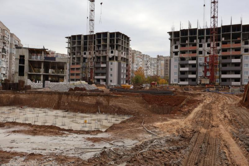 В районе Южных кварталов Луганска возводят новый ЖК