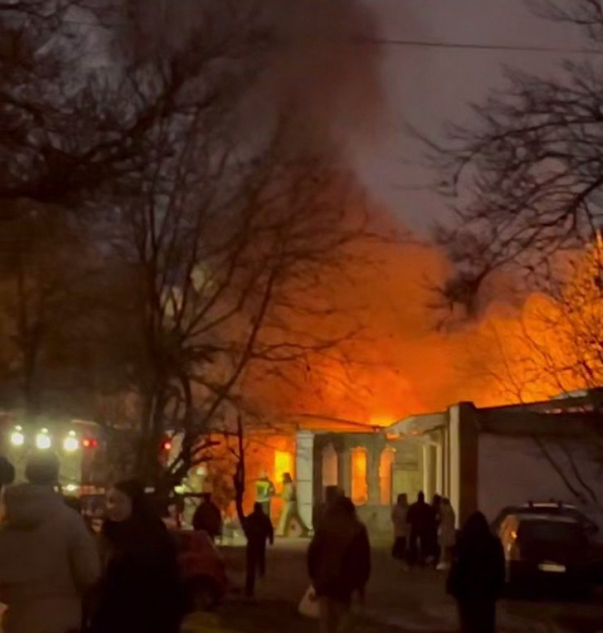 На 50 лет Октября в Луганске плыхало здание