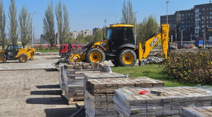 В Алчевске ЛНР началось благоустройство площади Советская