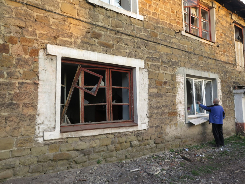 В Стаханове ЛНР после обстрела ВФУ повреждено 13 домов и школа искусств