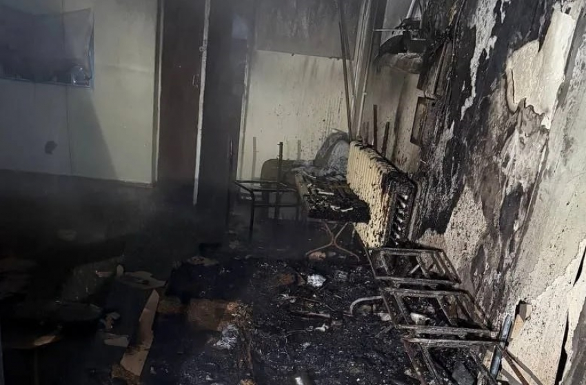 Более 50 человек эвакуировали пожарные из горящей многоэтажки в Луганске, есть пострадавшие