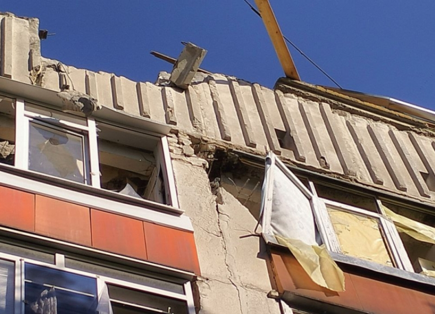 Многоквартирный дом и стадион обстреляли ВСУ в Кременной ЛНР
