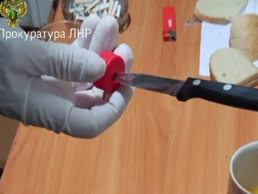 В Свердловске ЛНР 49-летняя женщина пыталась зарезать дочь подруги