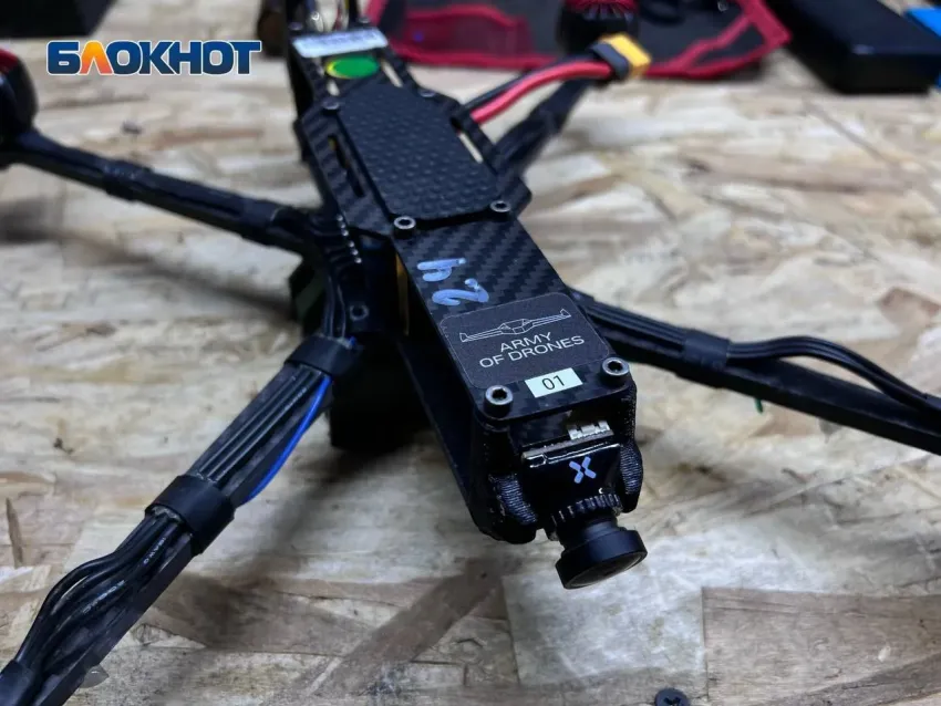 В ЛНР двое мужчин пострадали при атаке дрона на автомобиль