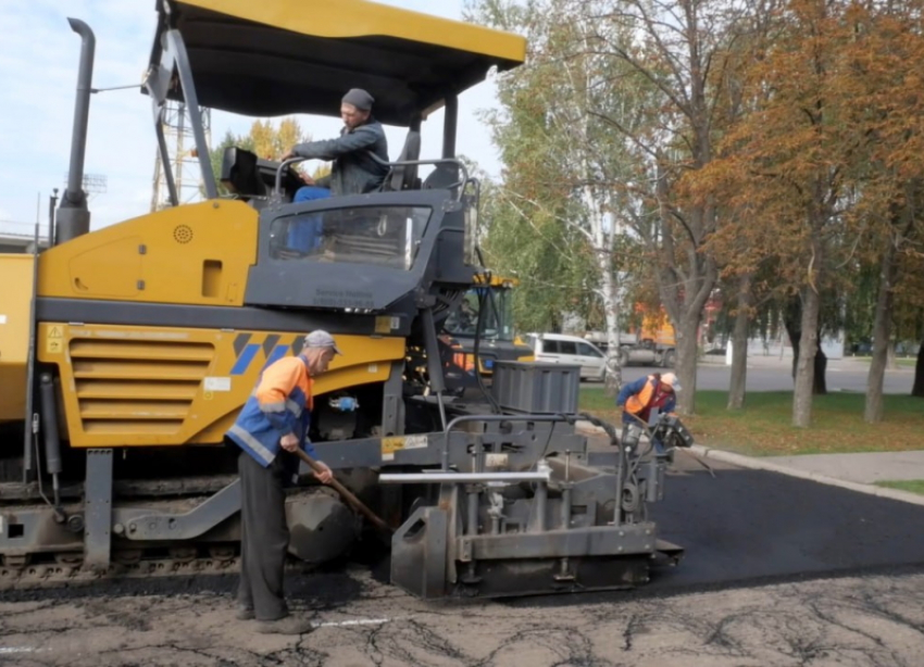 Ремонт и уборка магистралей, установка светофоров и дорожных знаков: специалисты Луганска занимаются восстановлением города