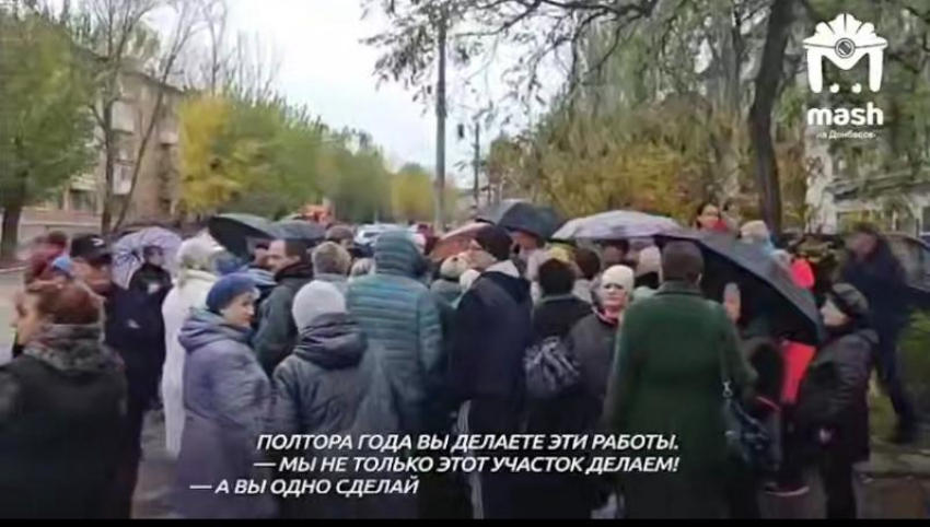 "Вы врете людям в глаза": в Алчевске состоялся жесткий разговор людей с коммунальщиками 