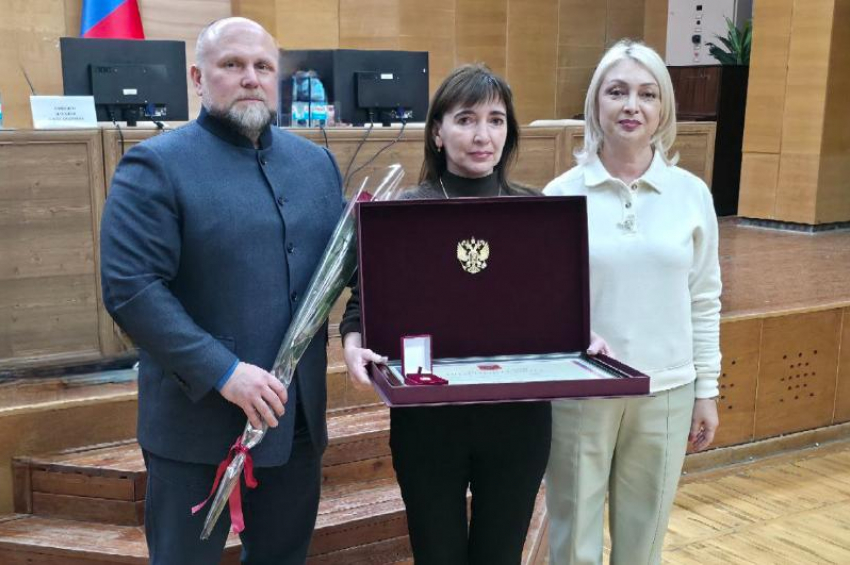 Президент удостоил медиков ЛНР госнаград