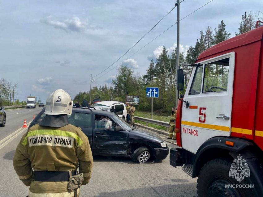 Под Луганском столкнулись четыре автомобиля, есть погибшие и раненые