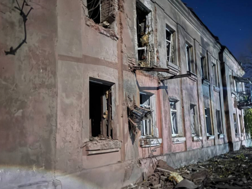 Ночью ВСУ атаковали жилой дом в Свердловске ЛНР