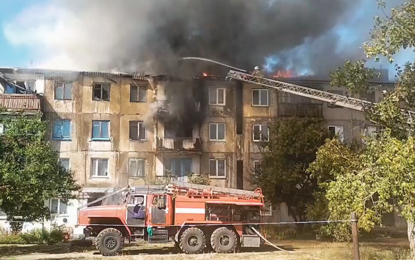 Жуткий пожар на улице Жуковского в Брянке ЛНР: один человек погиб