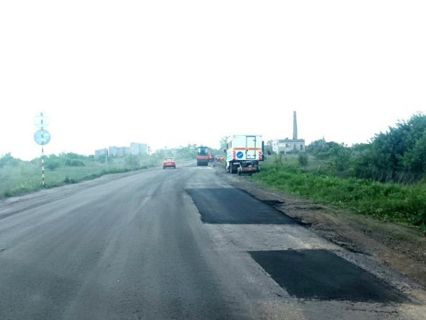 В ЛНР ремонтируют подъездную автодорогу к Ростовской области 