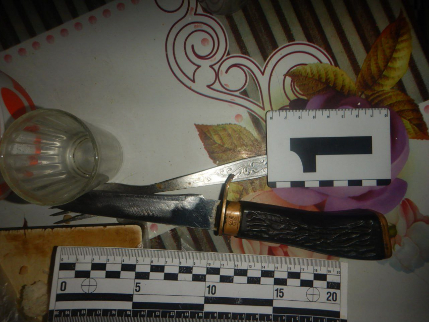 Завернула в покрывало и оставила у себя: в Брянке ЛНР нашли тело пропавшего мужчины