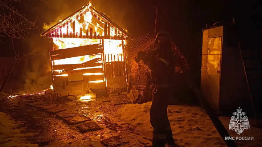 В Марковке ЛНР огонь уничтожил постройку