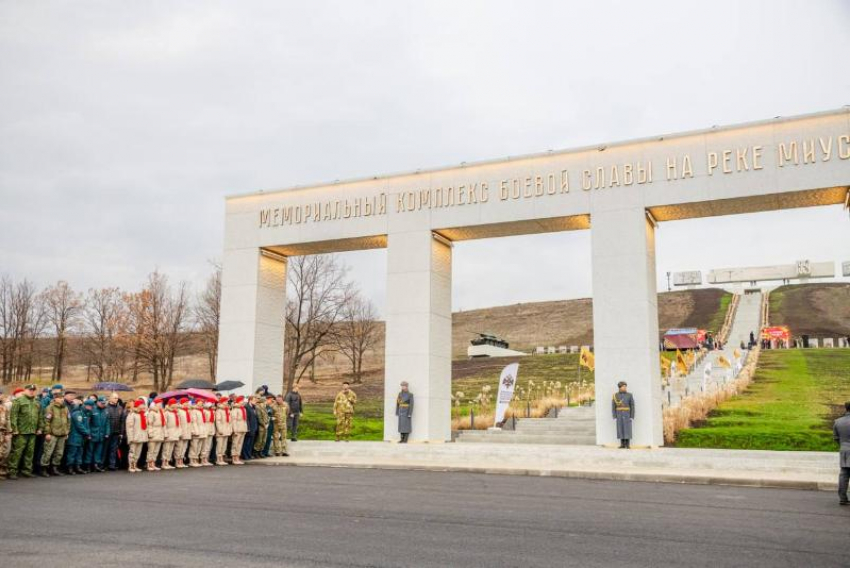 В ЛНР завершили реконструкцию мемориального комплекса на реке Миус
