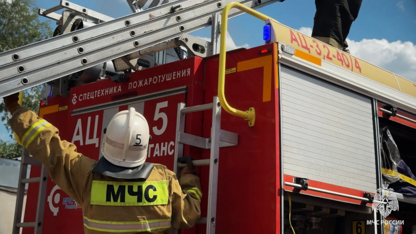 В Луганске 20 человек из горящей пятиэтажки