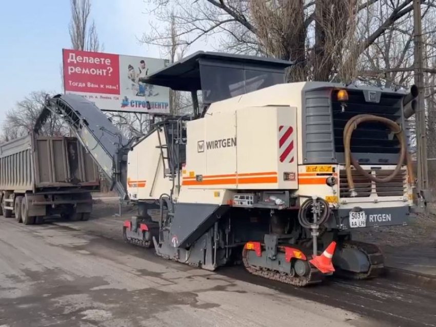 Более четырех километров дорог ремонтируют Иркутские специалисты в Кировске ЛНР 