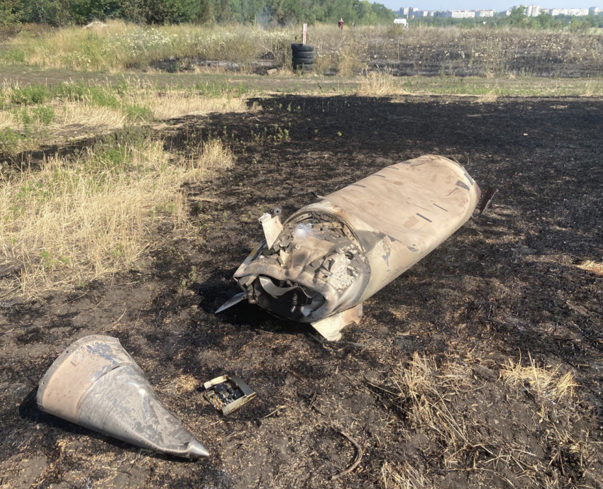 Обломки ракет, летевших на Луганск, упали в поле: что еще известно на данный час