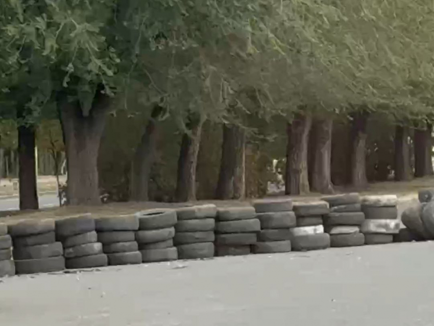 В Луганске кто-то захватил проезд к заправке