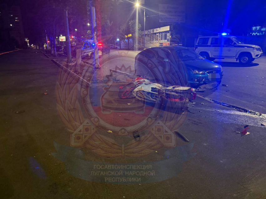 В Луганске полиция начала проверку по ДТП с юным мотоциклистом без прав